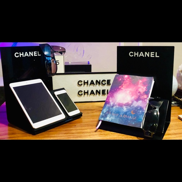 CHANEL VANITY ACCESSORY STAND - Picture 2 of 7